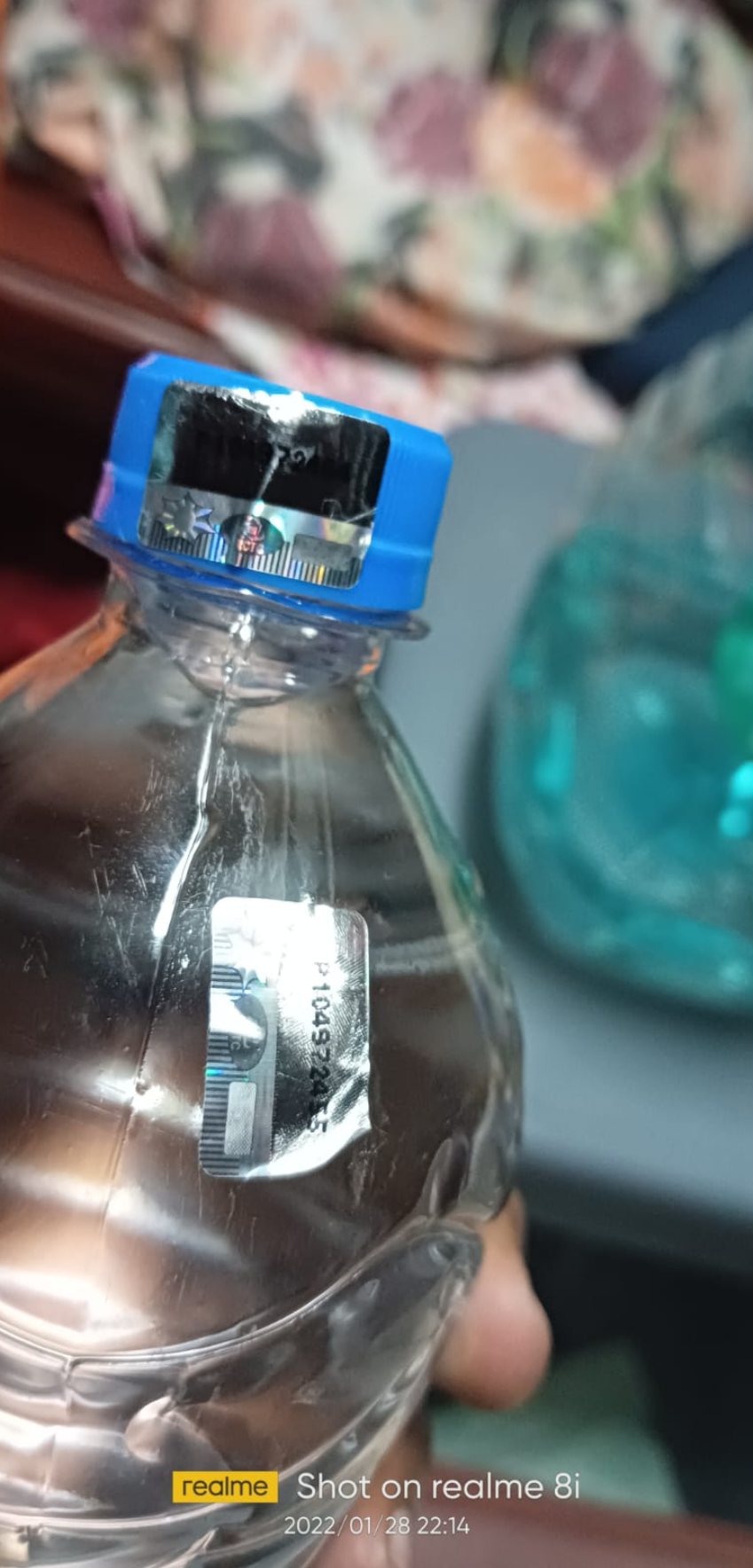 Close-up of the hologram sticker on the same bottle